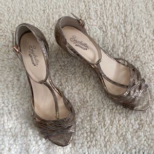 Like new Seychelles gold croc heels size 8.5